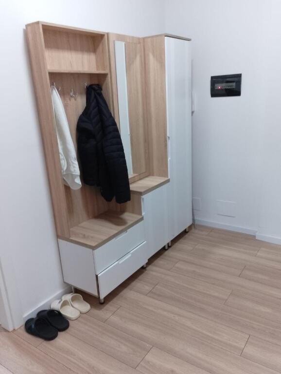 1+1,arredato di lusso a urban gate astir,prezzo 450 euro