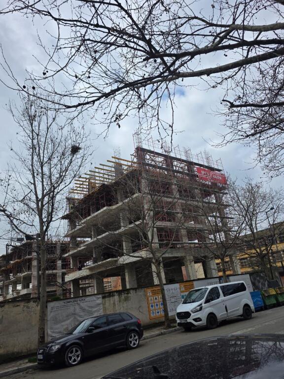 Kompleksi Ajka 5 Maji Shitet Apartament 1+1