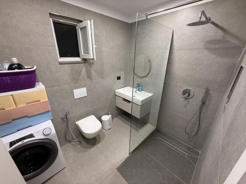 📣 MONOLOCALE IN AFFITTO (Papafingo) 📍 Mercato Elettrico, Vicino a Pedonale 💶 45.000 Leke/Mese ✨  