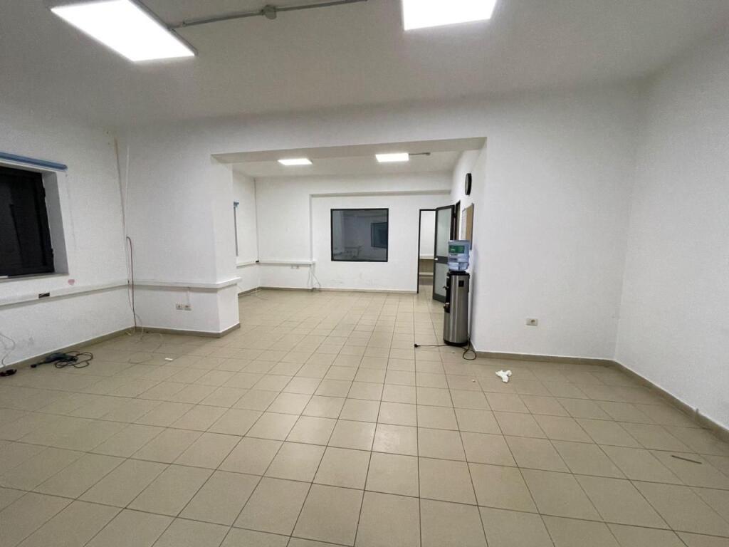 SHOP FOR RENT 140 M2 PAZAR I RI 900 EURO