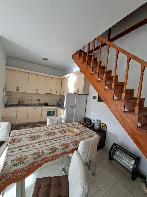 PAZARI I RI..SHITET SHTEPI PRIVATE