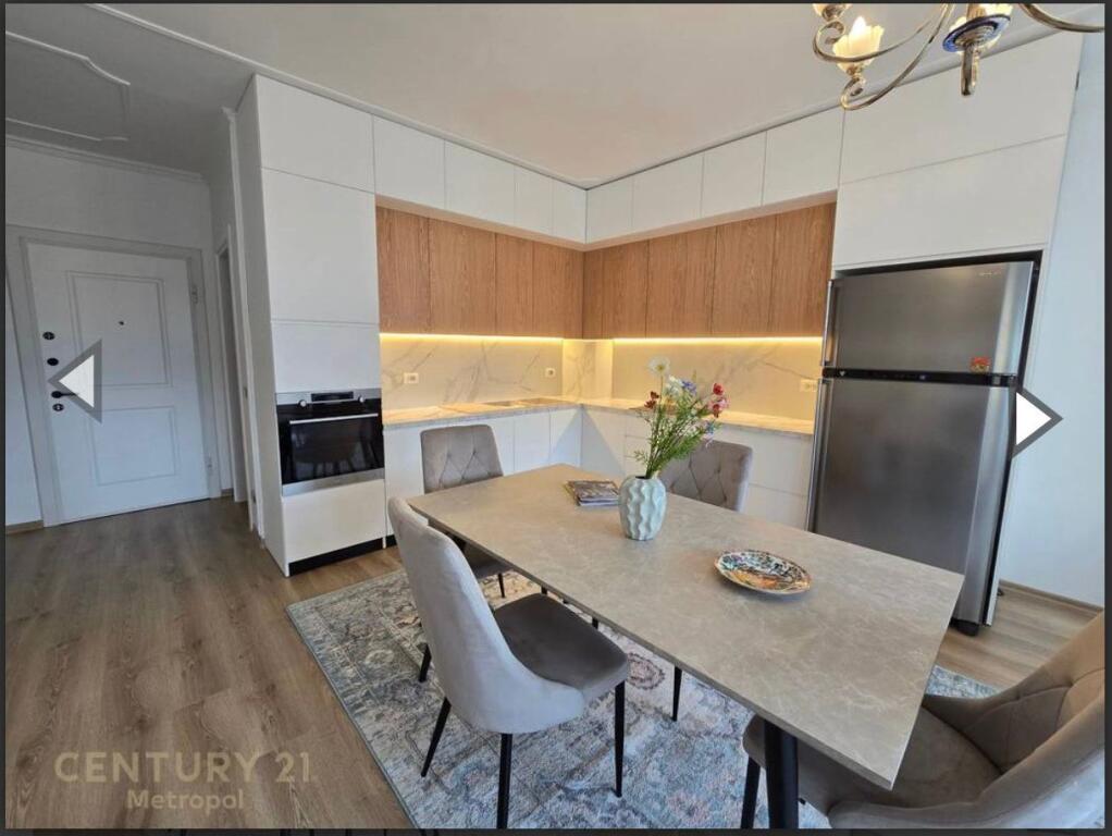 Jepet me qera 2+2 mobiluar Myslym shyri 1150 eu