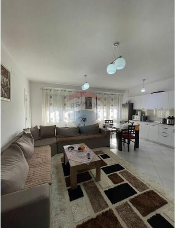 Shitet Apartament 2+1+2 tek Rruga e Elbasanit