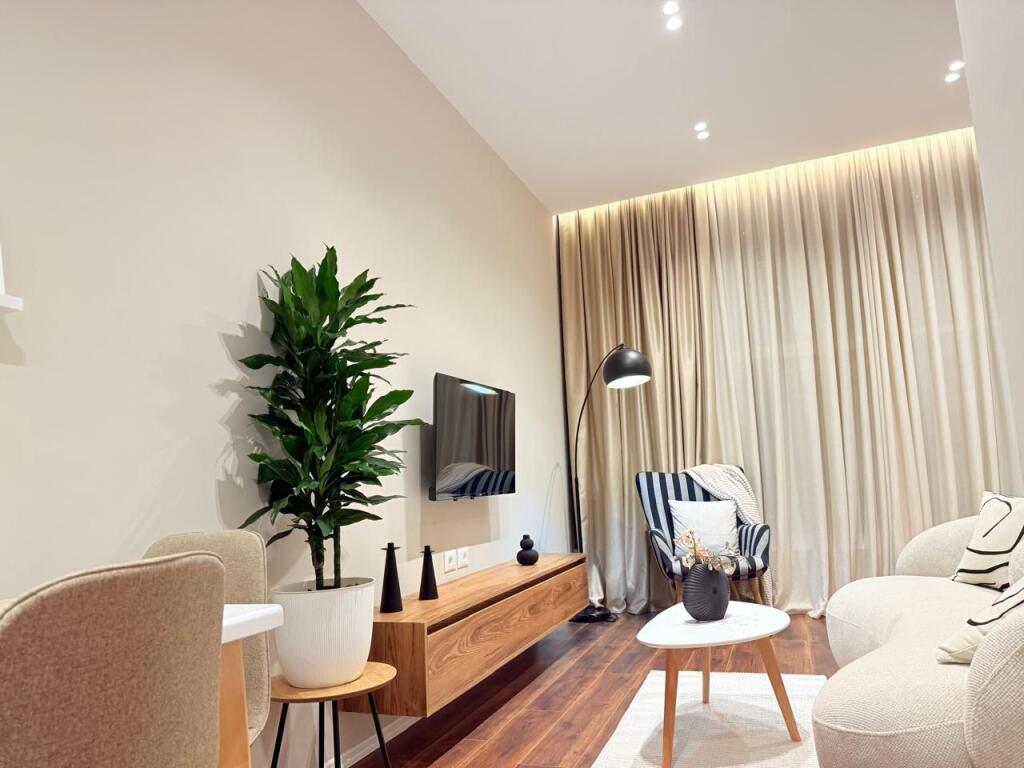 Apartament 2+1, Rruga e Kavajes!