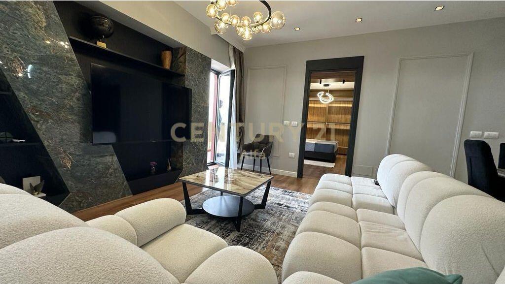 Luxury 3+1 apartment for rent in the “Garden Building” residence, Kavaja Street