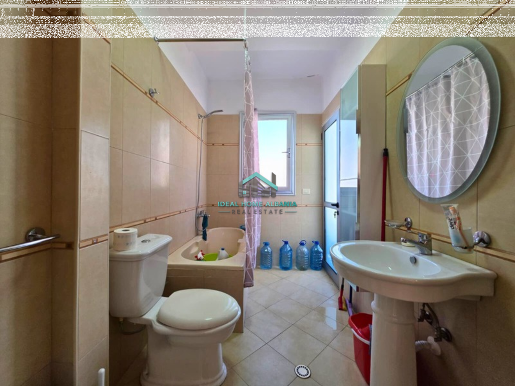 Apartament 2+1+2 për Shitje – Kati i Sipërm, Lungomare, Vlore.
