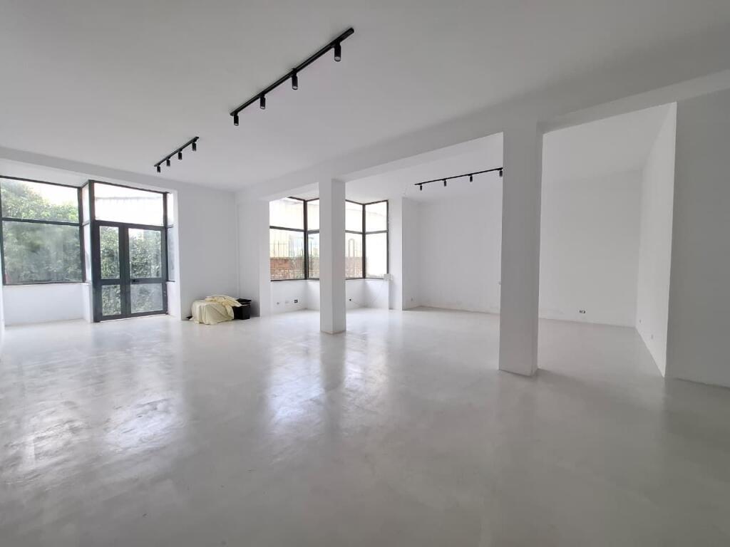 ZYRË ME Qira ,Open Space:📍 Qendër/ Fillim Rrugës Durrësit ( fiks mbrapa dyanit të luleve) 110 m2 || 780 euro🔥