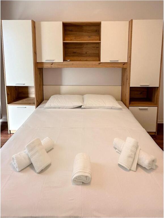 Apartament 1+1 dhe garsonier per qera