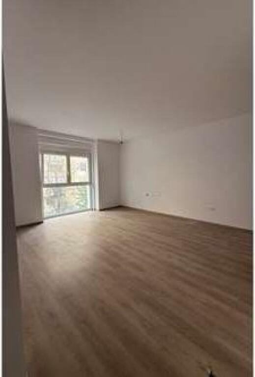 Ambjent per zyra me qira prane Air Albania stadium