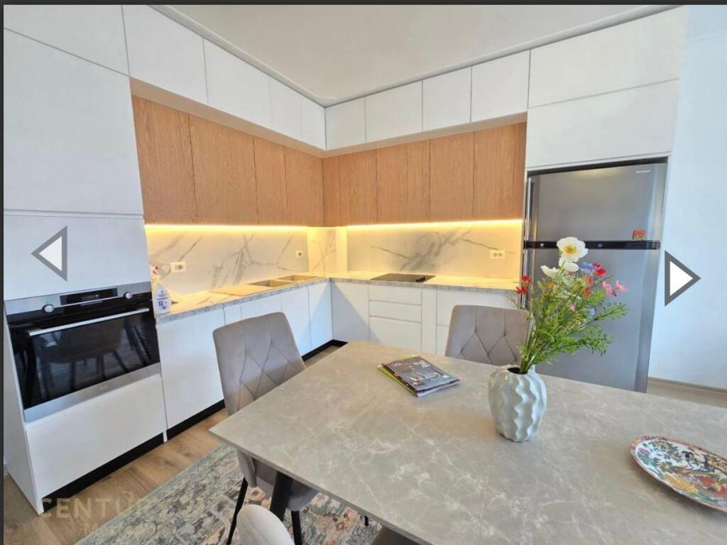 Jepet me qera 2+2 mobiluar Myslym shyri 1150 eu