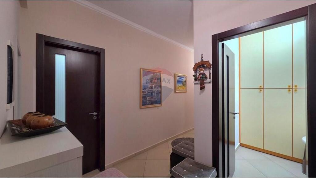 Apartament 3+1+2 ne shitje tek Rr. e Cipajve