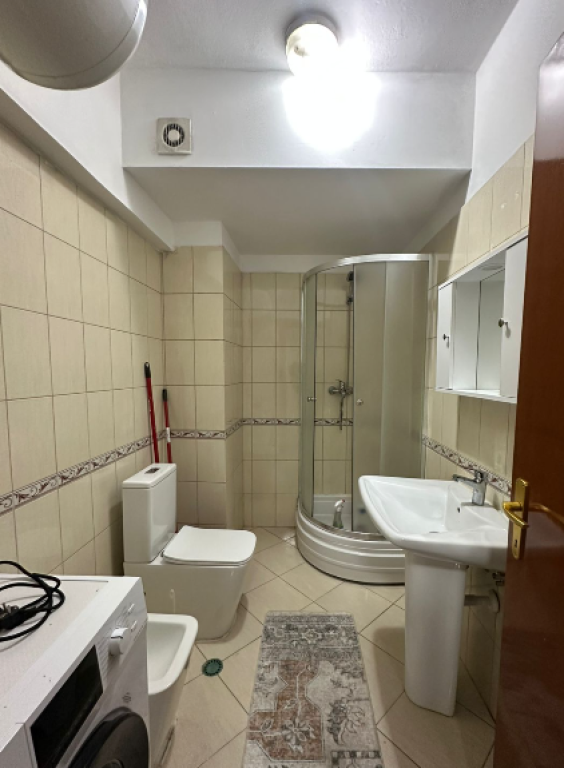 🏡 Jepet me Qira Apartament 3+1 – Komuna e Parisit