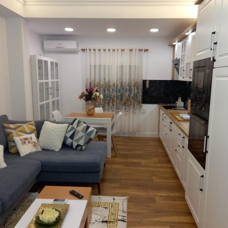 Apartament 1+1, Margarita Tutulani!
