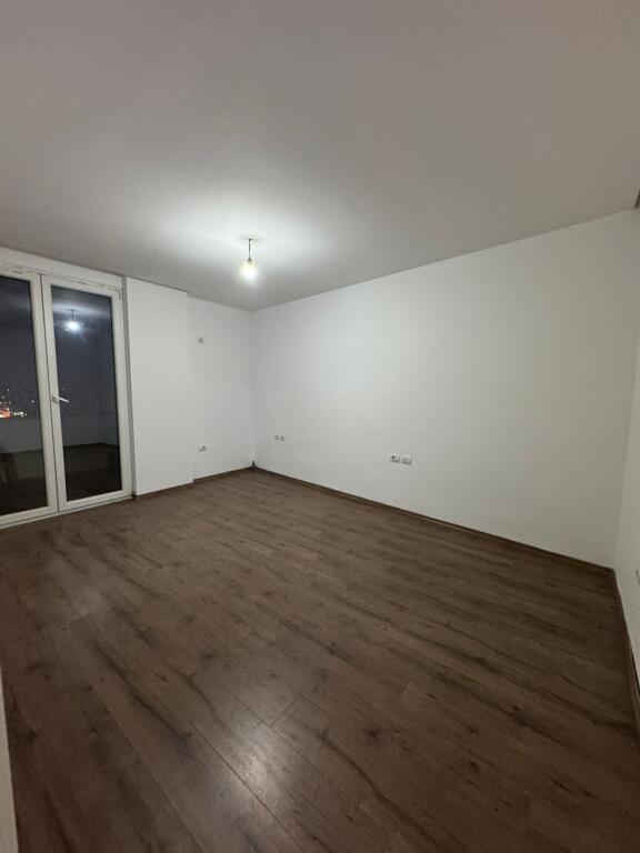🏢Ne zonen e Astirit,prane Bar Santanna ,jepet me qera apartament 2+1+2 ,pjeserisht i mobiluar.50,000Leke