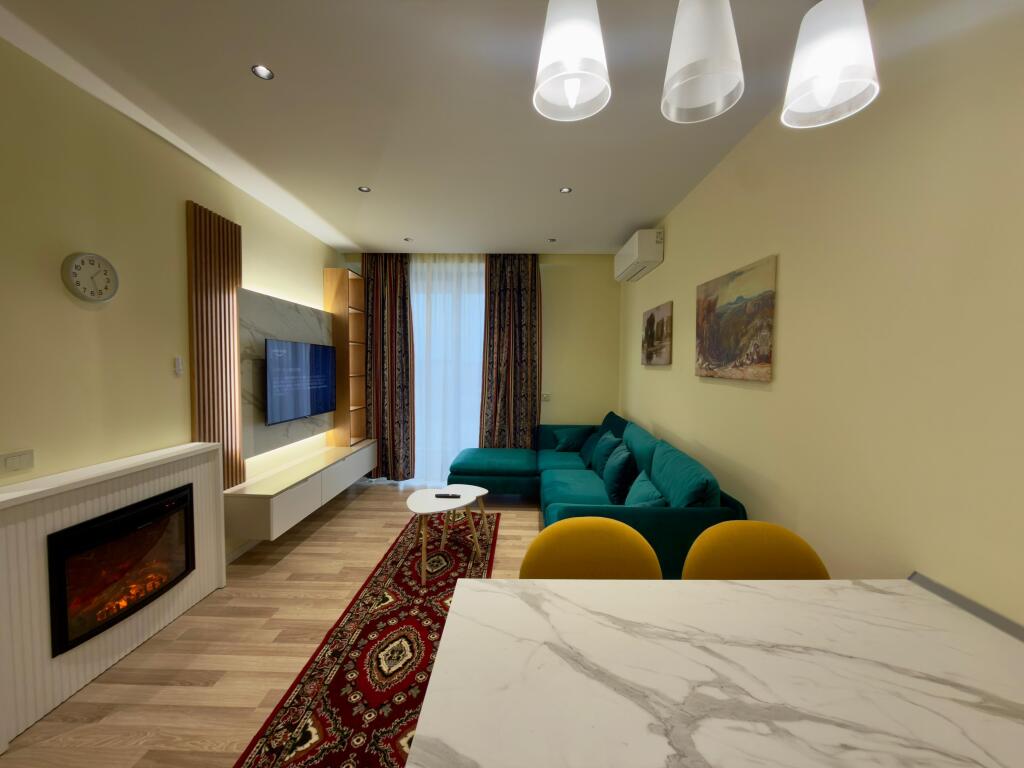 Apartament luks 2+1+Parkim me qira ne Rr Mine Peza