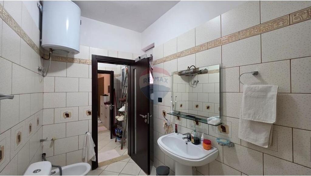 Apartament 3+1+2 ne shitje tek Rr. e Cipajve