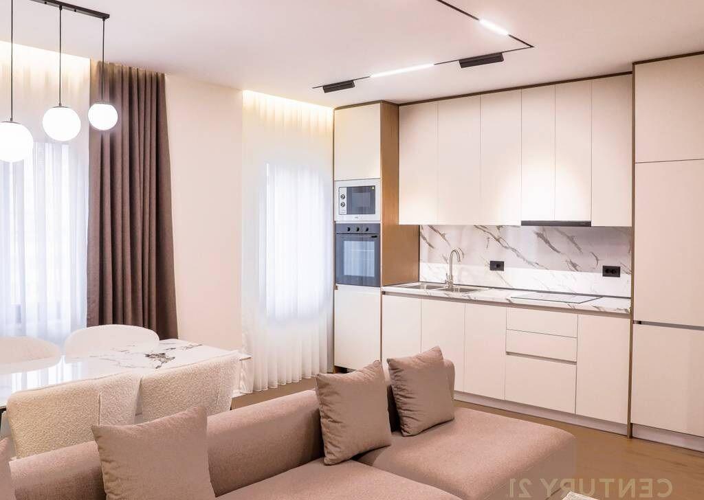 Jepet me Qira Apartament 2+1+Post Parkimi në Qendër të Tiranës