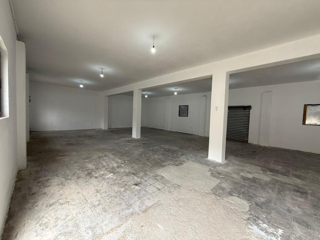 Magazine 300m2 &amp; 320m2 oborr per qera