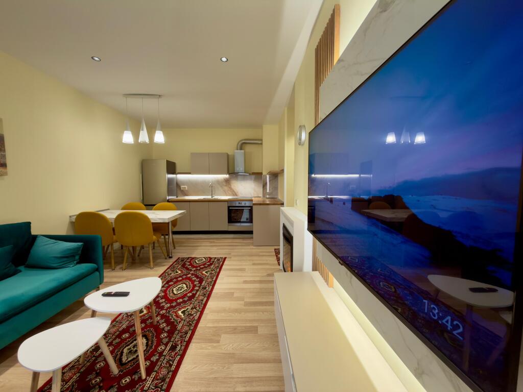 Apartament luks 2+1+Parkim me qira ne Rr Mine Peza