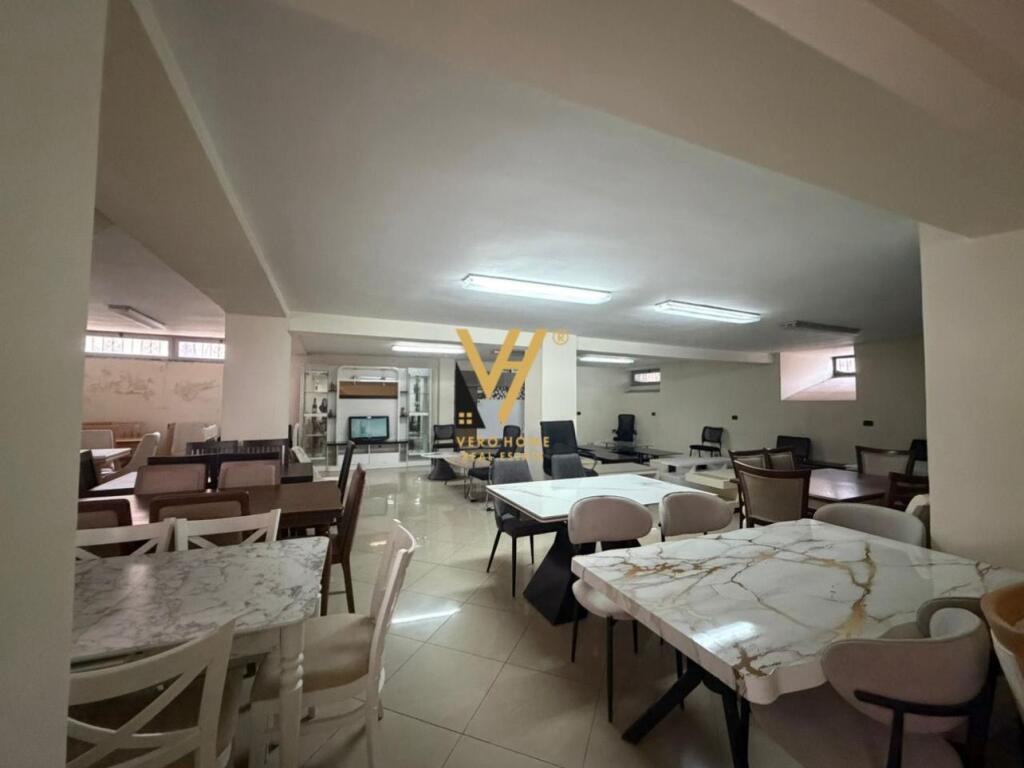 BUSINESS BUILDING 360M2 FOR RENT NEAR THE TRAIN STATION 750,000 LEKE