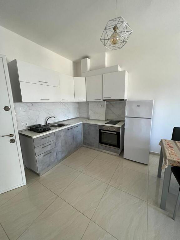 Jepet me Qera Apartament 1+1 Ne Golem