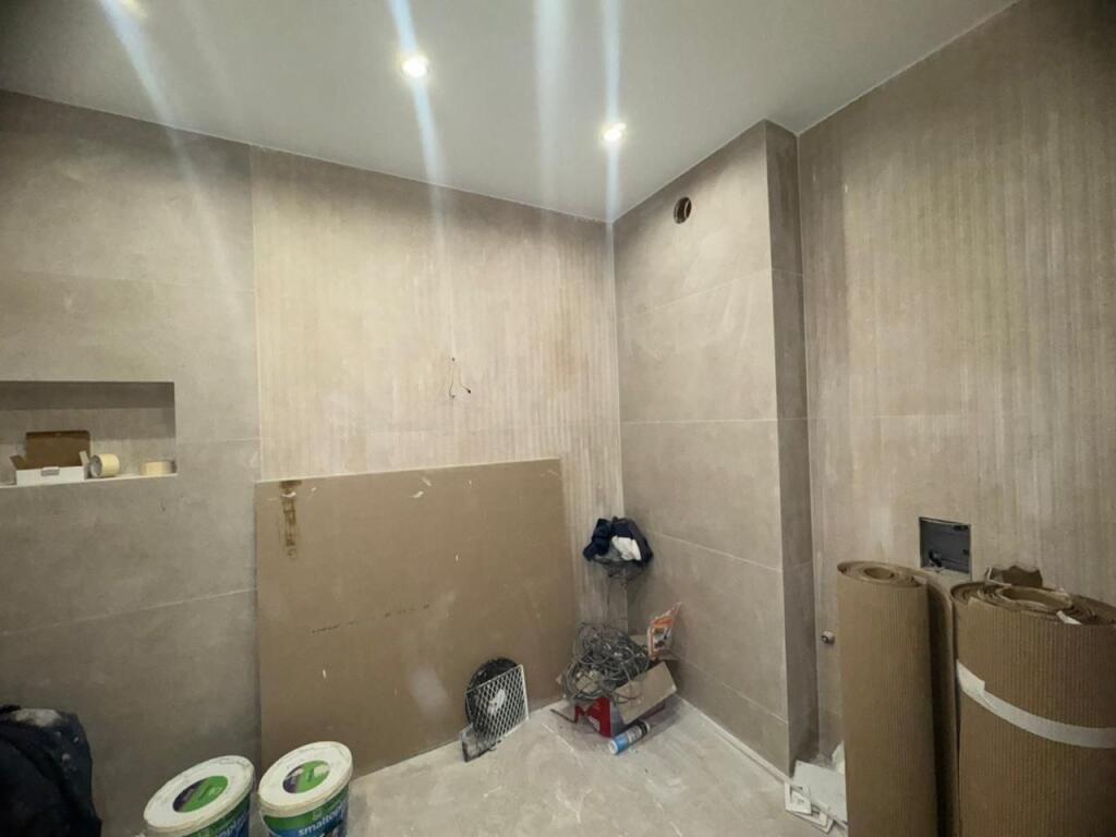 Shitet Apartament 2+1+2 me Ballkon – Zona 5 Maj!!!