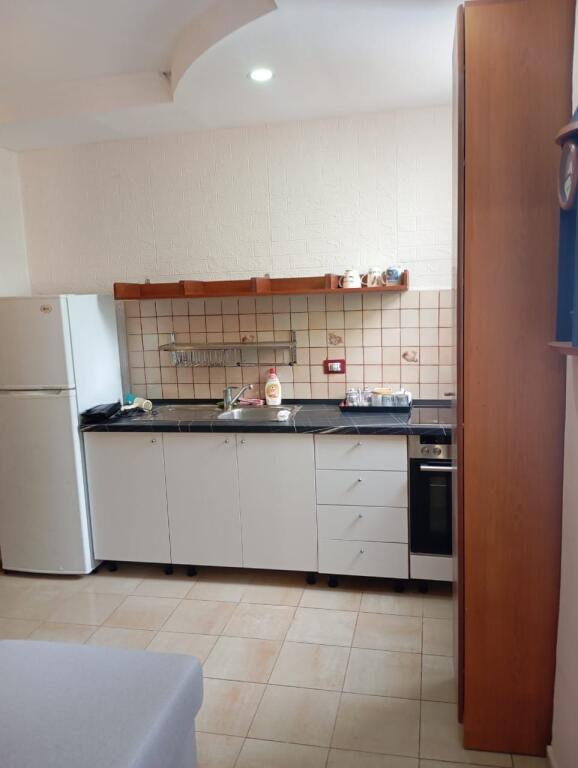 🏠 JEPET APARTAMENT ME QERA 1+1 pranë Shkollës së Baletit, Rruga Elbasanit