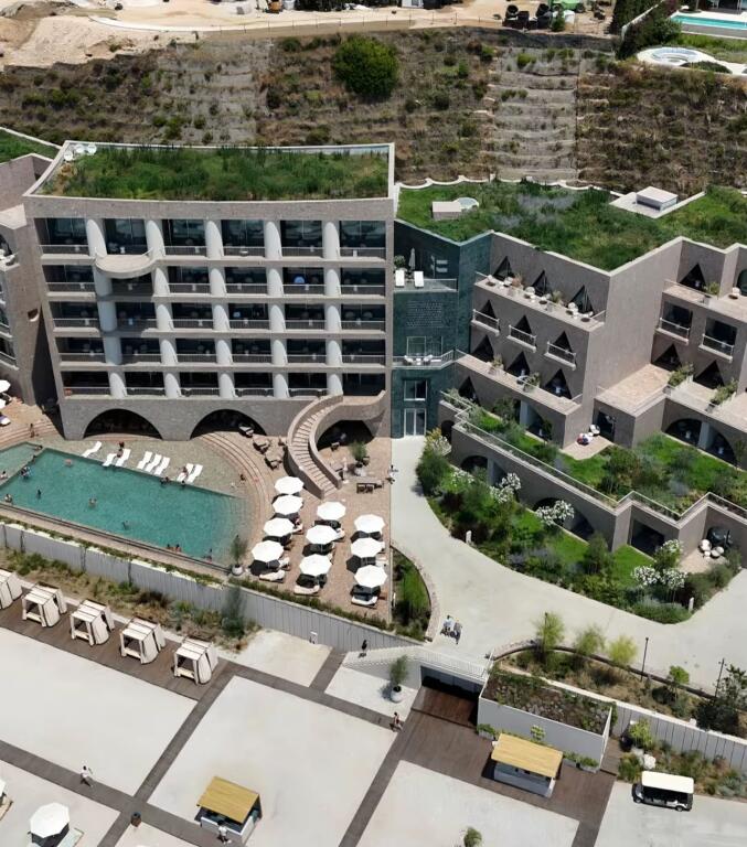 🏡 Vilë Luksoze për Shitje në Green Coast 1 – Me Pishinë Private dhe Pamje Deti | 1,630,000 €