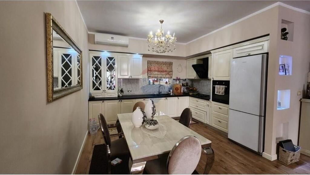 Apartament 2+1 per qira prane KMY, Yzberisht