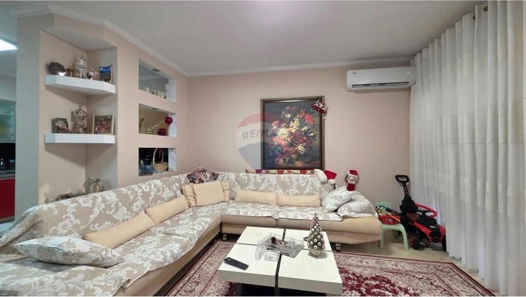 Apartament 3+1+2 ne shitje tek Rr. e Cipajve