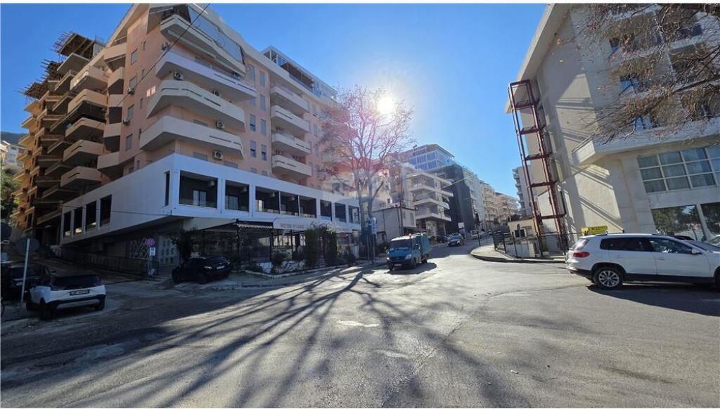 Premium 1+1 apartment for sale on Lungomare first line