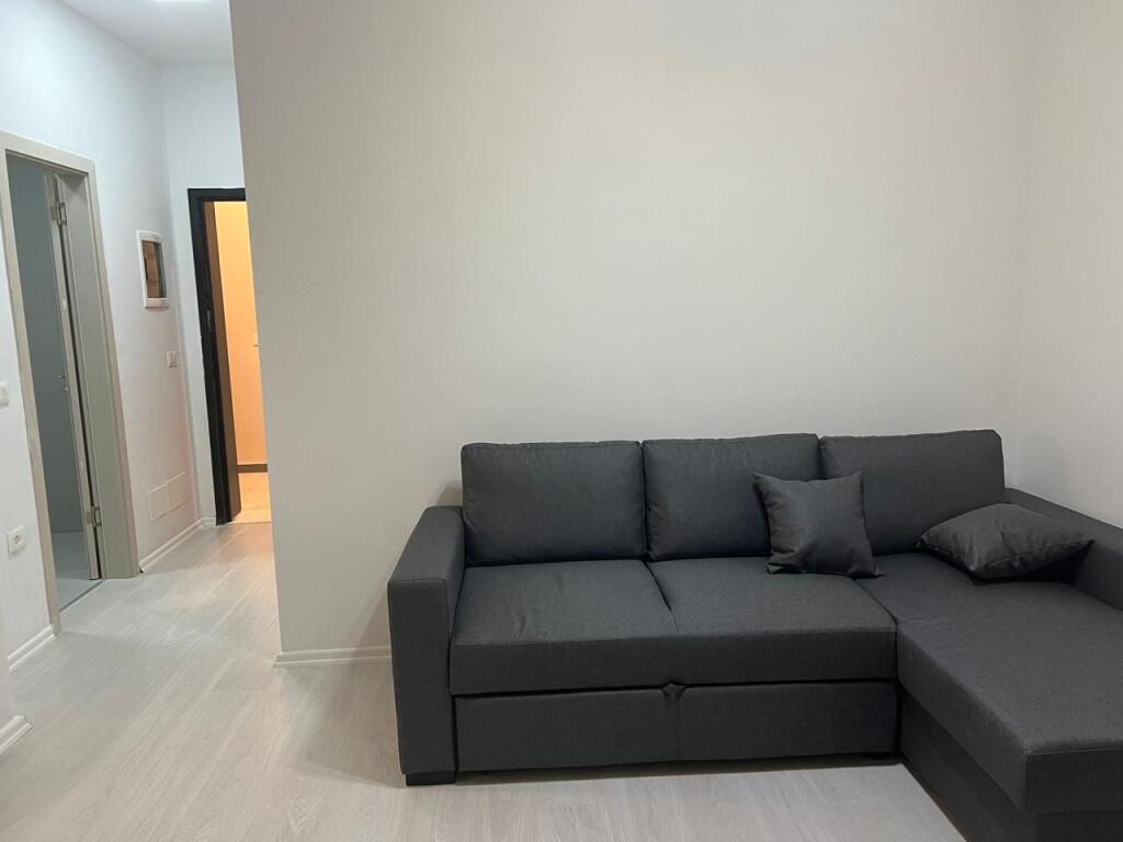 Between the Former Aviation Field and the Grand Ring, River Residence Complex, a 1+1 apartment with parking space, furnished, is for rent. 600 Euro