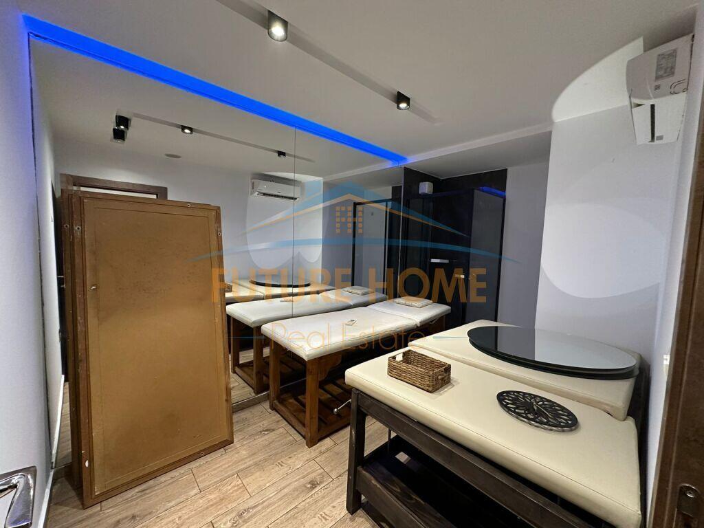 Qira, Ambient, Petronini