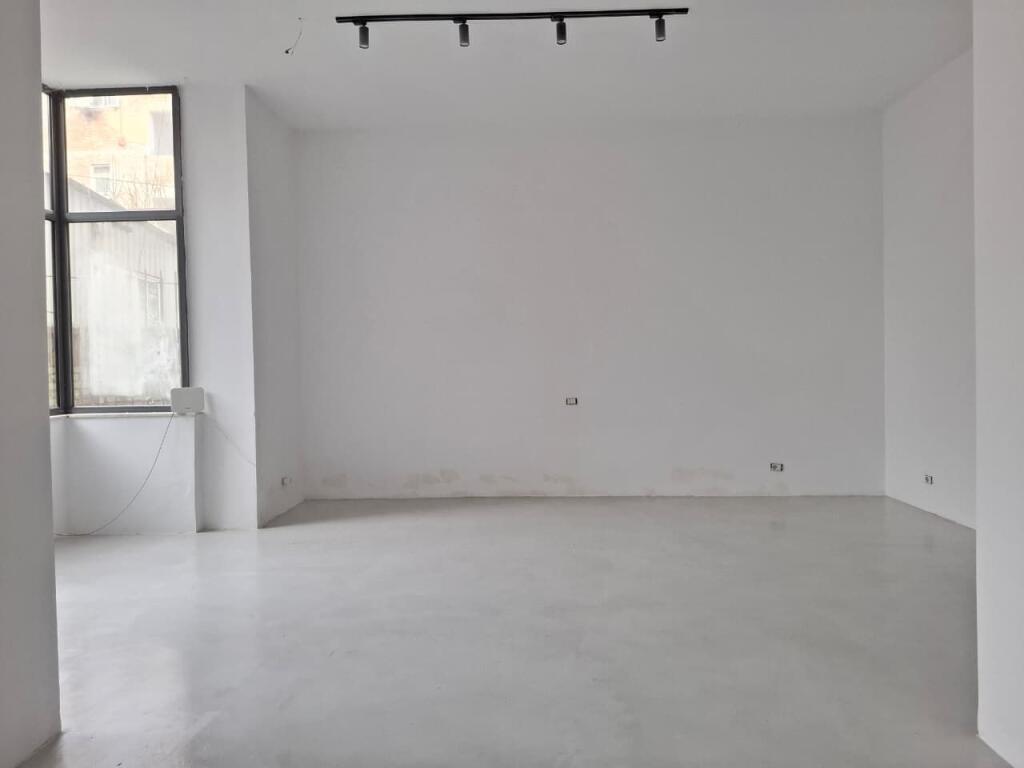 ZYRË ME Qira ,Open Space:📍 Qendër/ Fillim Rrugës Durrësit ( fiks mbrapa dyanit të luleve) 110 m2 || 780 euro🔥