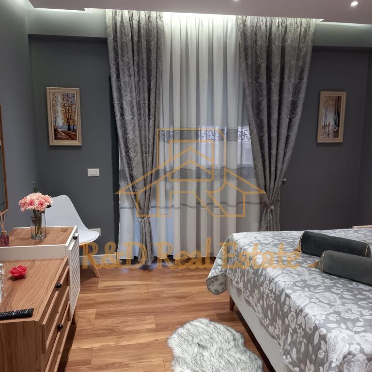 🏡 Jepet me qira apartament 1+1 – Rruga Margarita Tutulani
