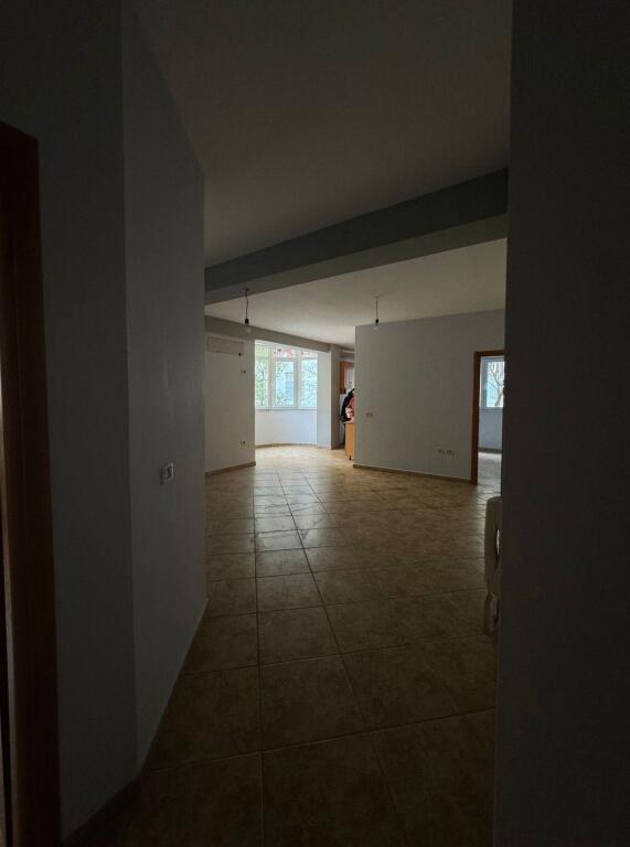 UFFICIO IN AFFITTO 2+1+2 KODRA DIELLIT 650 EURO