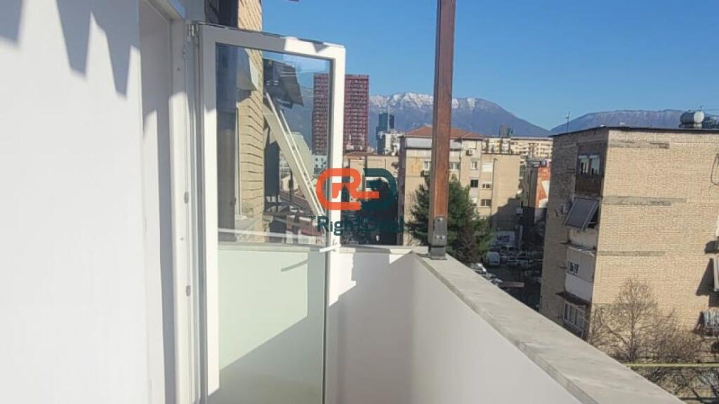 Prane 21 Dhjetorit, Shitet Apartament 1+1 Ideal Per Investim Dhe Per Banim !!