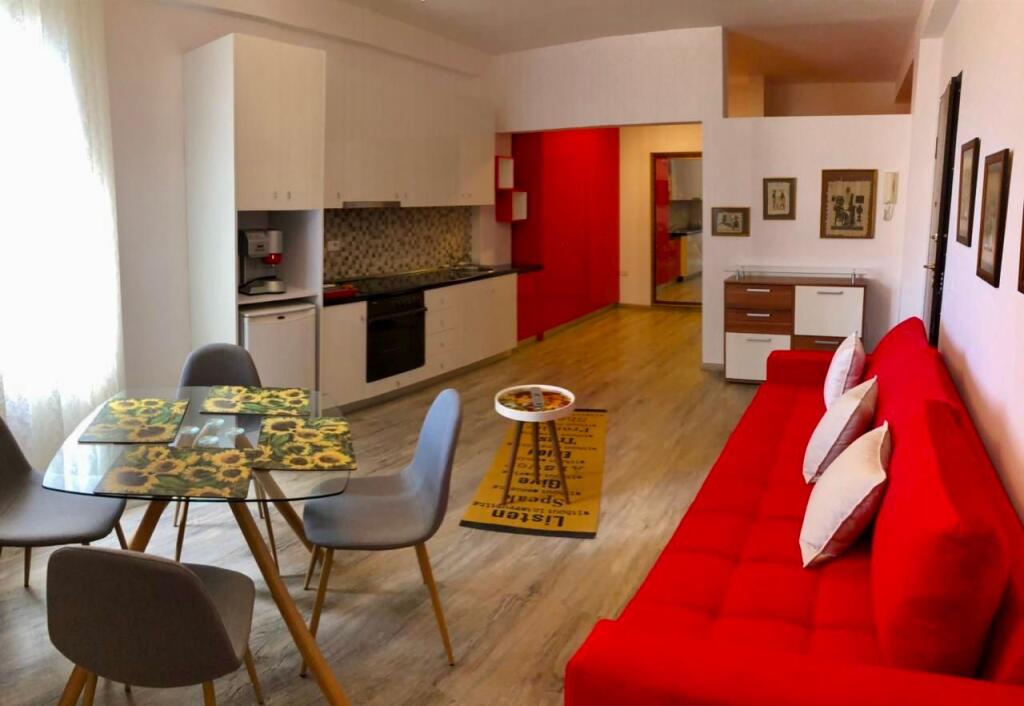 📣 QERA GARSONIERE 📍 Rruga e "Kavajes", Ish Parku i Autobuzeve ✨