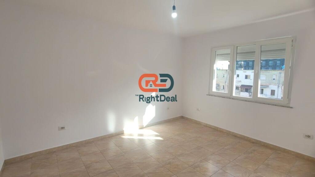 Prane 21 Dhjetorit, Shitet Apartament 1+1 Ideal Per Investim Dhe Per Banim !!