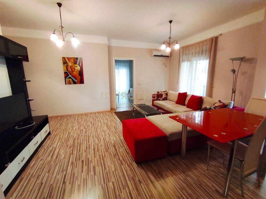 AFFITTASI APPARTAMENTO PIÙ GARAGE VICINO A MYSLYM SHYRI !