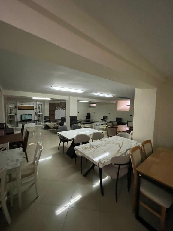 NEGOZIO IN AFFITTO 360 M2 VIALONE ZOGU I PARE 750.000 LEKE