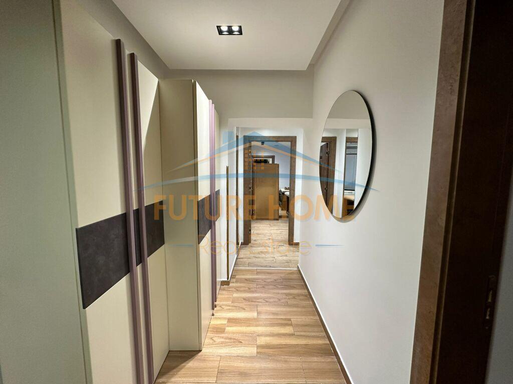 Qira, Ambient, Petronini