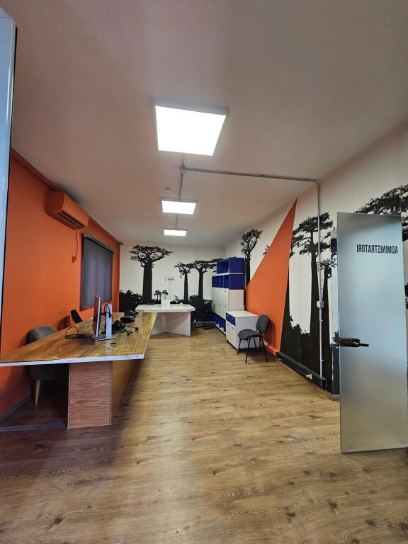 Ne BLLOK Jepet me Qira Zyrë me sipërfaqe 311 m² e ndarë me dy kate Rruga Sami Frasheri “pranë shkollës Edith Durham” Kati 1 sip 154 m Kati 2 sip 157