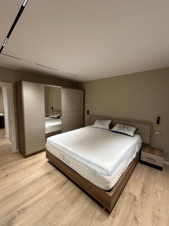 Appartamento in affitto 2+1+2+3 balconi su Bulverdi Migjeni, Astir