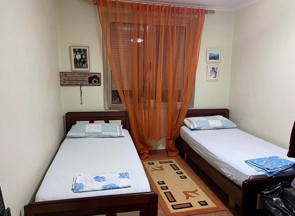 Apartament 2+1 ne shitje, Bllok, prane Gjimnazit Petro Nini