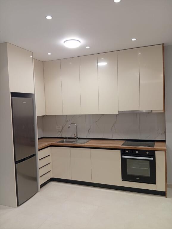 🏠Jepet me Qera Apartament 2+1+2 ne 5 Maj ,pas Concordit