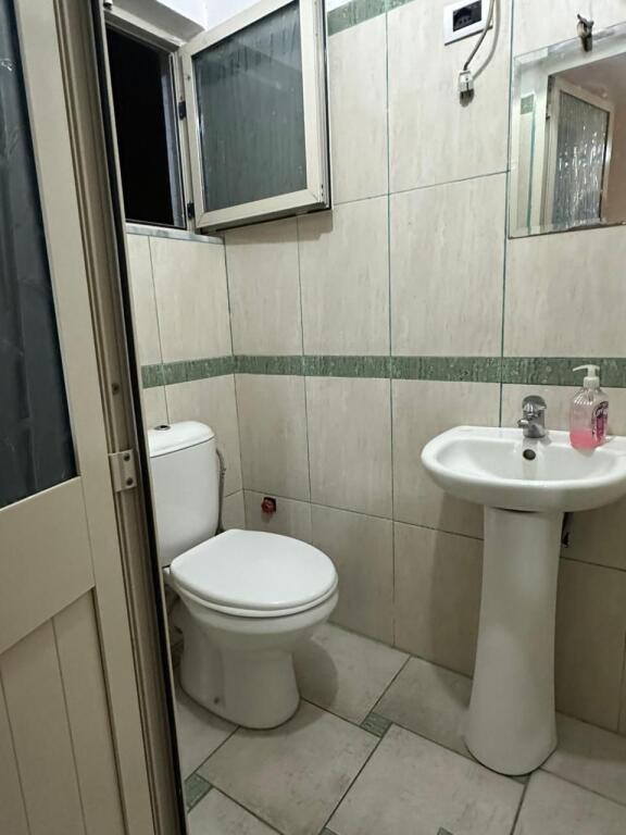 Apartament 1+1 me Qira – Rruga 5 Maji