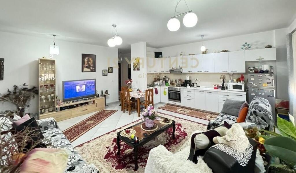 SHITET APARTAMENT 2+1+2 tek tregu elektrik.