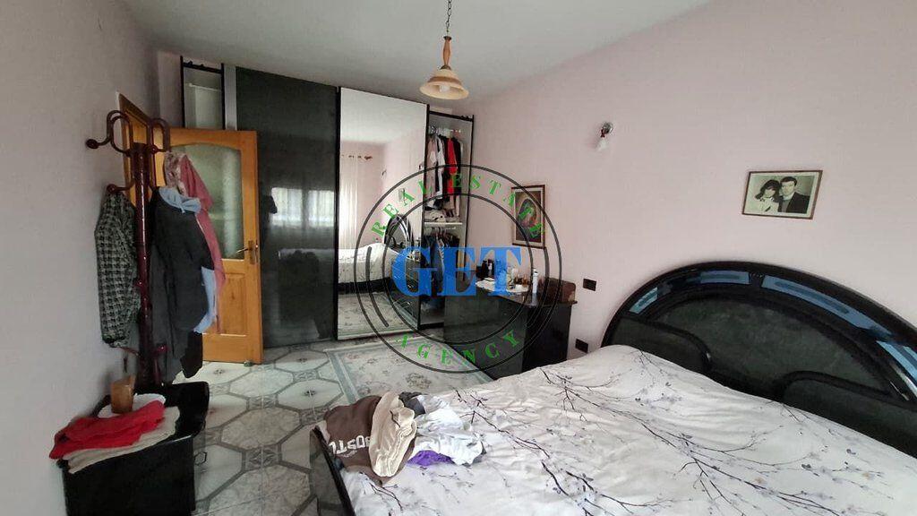 Shitet, Apartament 2+1, tek spitali, Durres.
