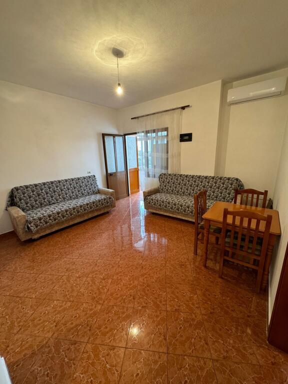 Apartament me Qera, Tirane